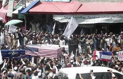 Talibani 'pokopali' NATO i SAD, na lijesovima njihove zastave: 'Oslobodili smo se velike sile'
