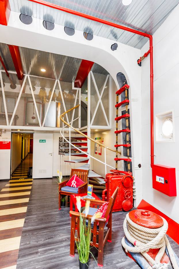 FOTO Zavirite u prvi brod-hotel u Hrvatskoj: Noćenje na ovom brodu u Rijeci ima posebnu čar