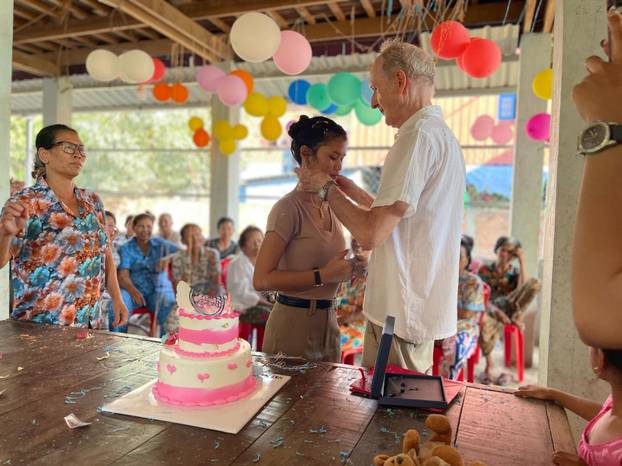EKSKLUZIVNO Ovako je izgledala svadba Hrvata i 49 godina mlađe Kambodžanke
