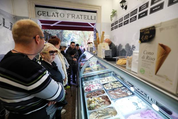 U povodu kraja turističke sezone, pulska slastičarnica nudi svima besplatan sladoled