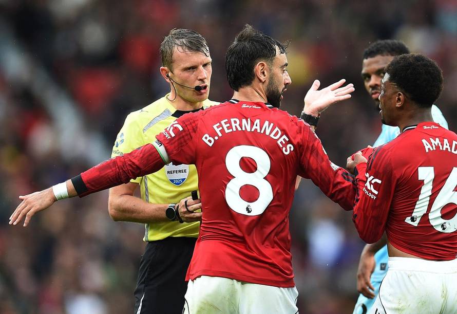 Premier League - Manchester United v Burnley