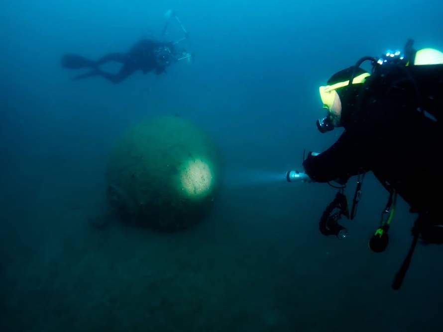 'Ronili smo i vidjeli propeler. To je bio torpedo. Napola zakopan u mulju. Blizu je bila i mina'