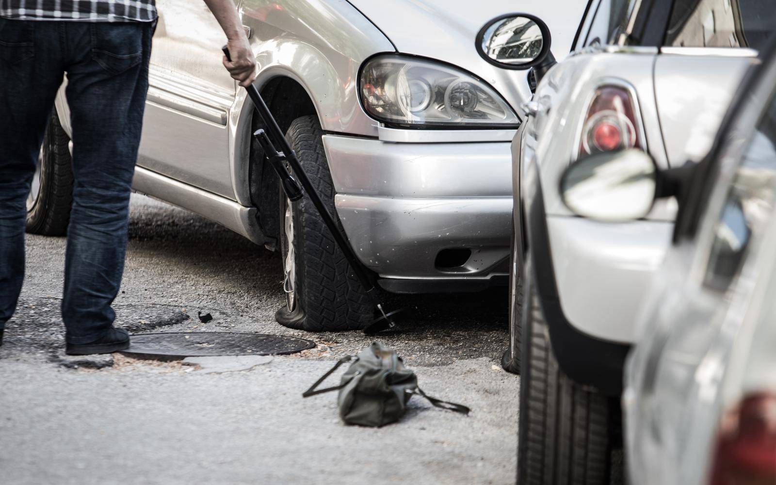 Bomba postavlena ispod automobila oštetila 6 vozila u Splitu