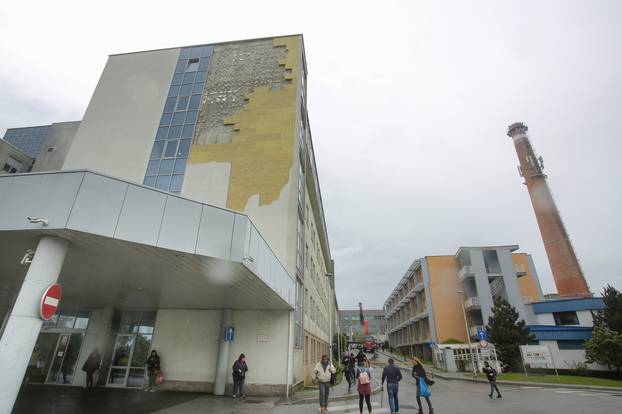 Zagreb: Udari olujnog vjetra noÄas su odlomili ploÄe na fasadi zgrade KBC Zagreb - Rebro