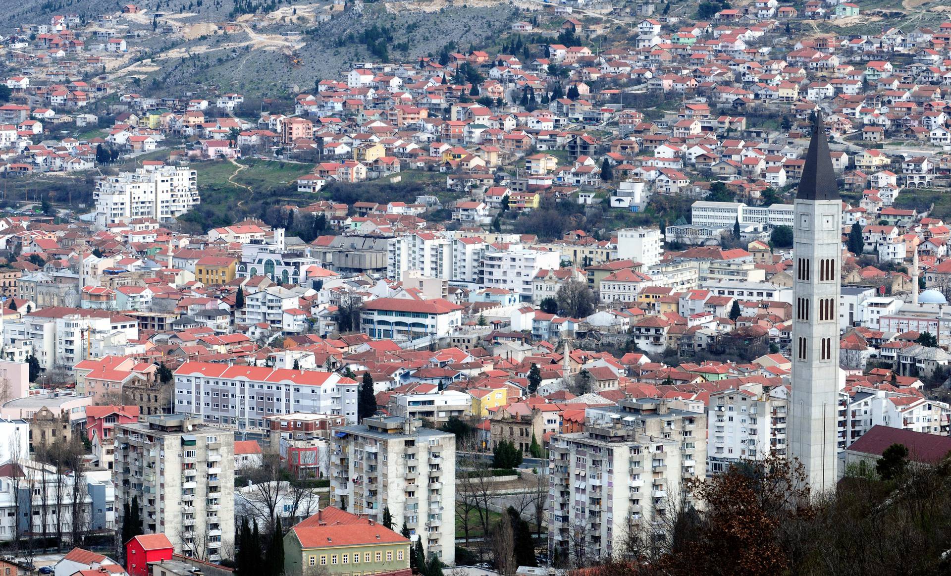 Mostar: Panorama grada Mostara 