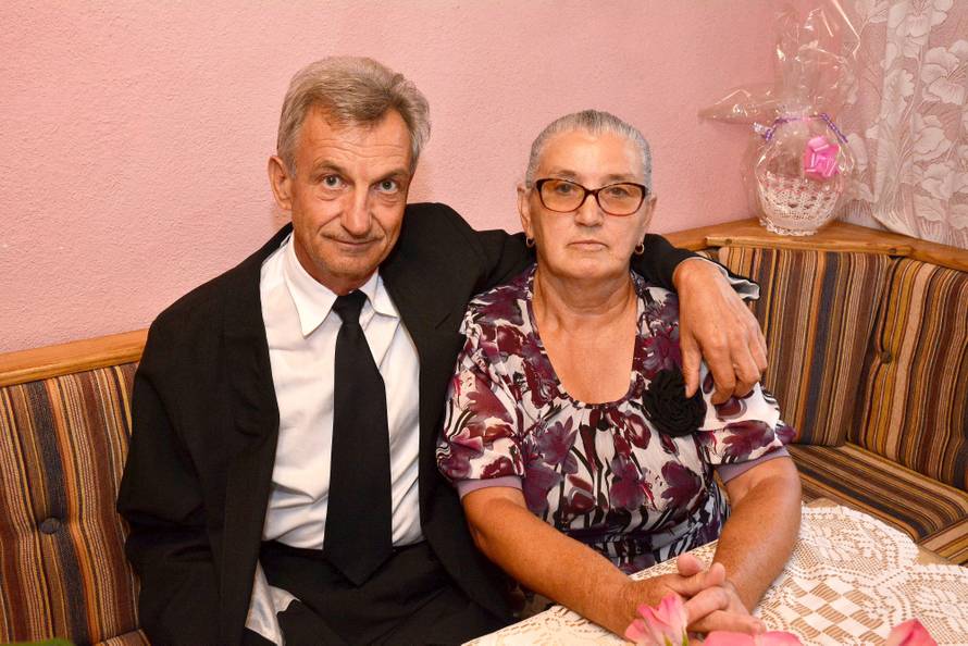 Ziher je ziher! Još dok su živi napravili su sami sebi karmine