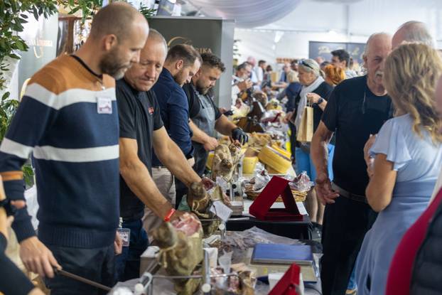 Otvoren 17. Internacionalni sajam pršuta u Tinjanu