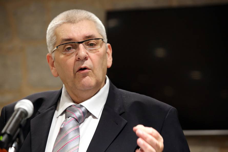 Split: Konferencija za medije stranke Desno Ante ÄapiÄa