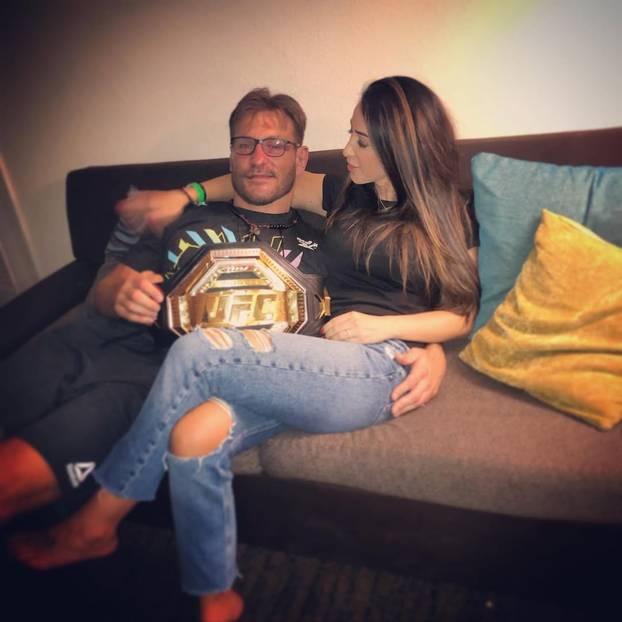 FOTO Tko je Ryan Marie Miočić? Atraktivna medicinska sestra osvojila je srce našeg borca...