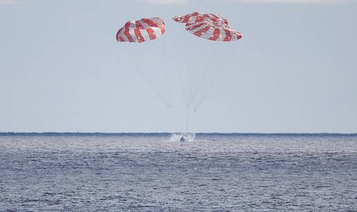 NASA-ina kapsula Orion vratila se na Zemlju nakon više od 25 dana u svemiru i lunarnoj orbiti