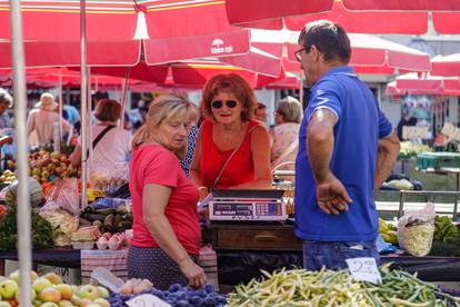 FOTO Vrućine nisu spriječile Zagrepčane da pohrle na Dolac