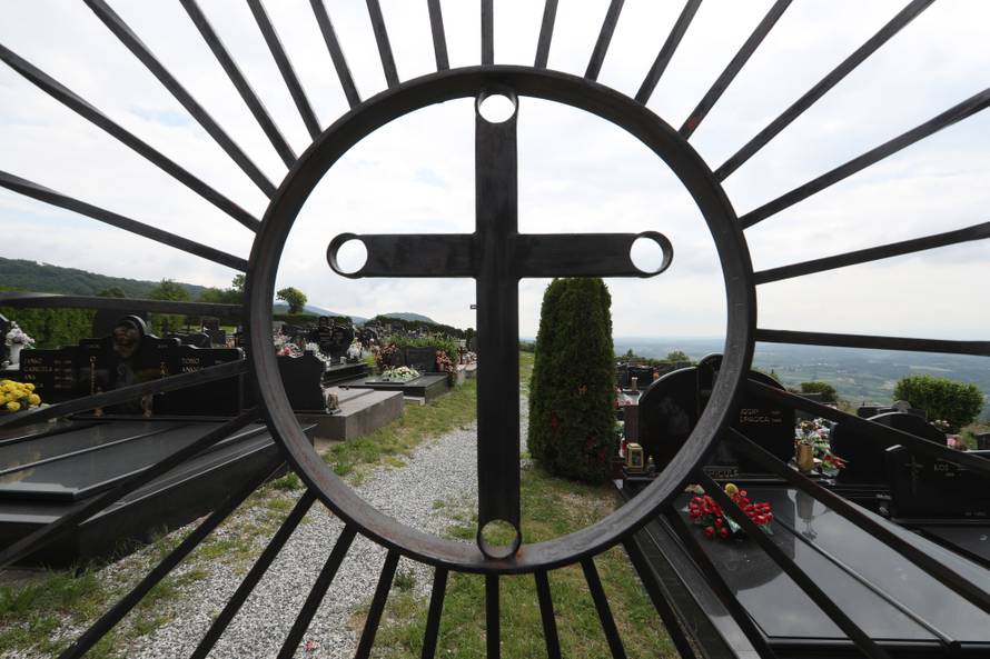 Obitelji Koradeovih žrtava: Ubojici spomenik, a nama bol