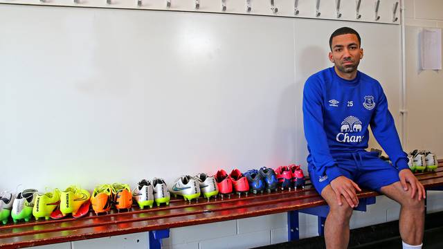 Soccer - Barclays Premier League - Everton FC sign Aaron Lennon - Finch Farm