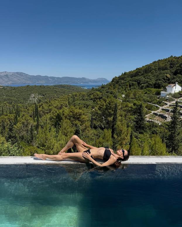 FOTO Zvijezde na rubu bazena: Toplesi, tangice i pravo guštanje