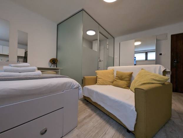 FOTO Prodaju garsonijeru u Zagrebu: Dok kuhate, gledate osobu na wc-u! Ovo je cijena...