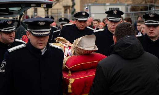 FOTO Relikvije Alojzija Stepinca iz Kra&scaron;i&cacute;a prevezli u posebnom vozilu do Zagreba&ccaron;ke katedrale