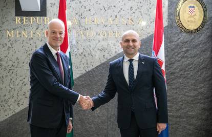 Mađarski ministar: Vojna suradnja s Hrvatskom ključ je sigurnosti srednje Europe