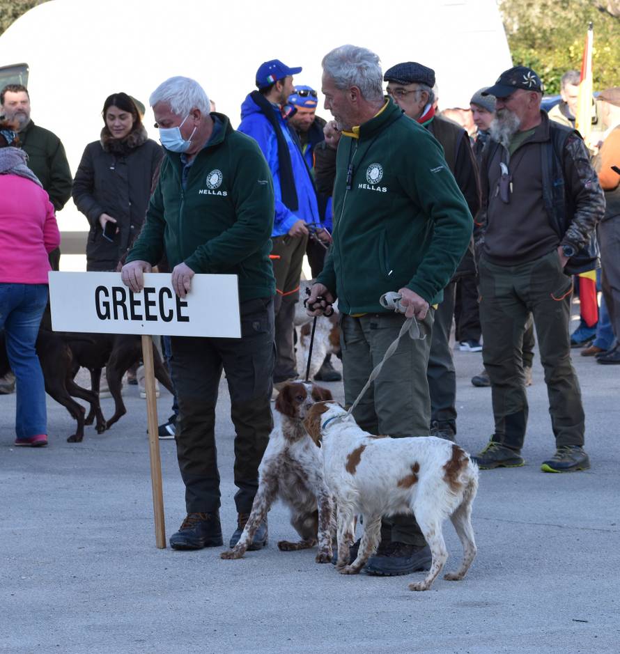 Ukrajinska himna orila se u Zadru zbog jednog - psa. Rančo je najbolji ptičar u Europi...