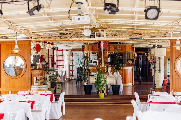 FOTO Zavirite u prvi brod-hotel u Hrvatskoj: Noćenje na ovom brodu u Rijeci ima posebnu čar