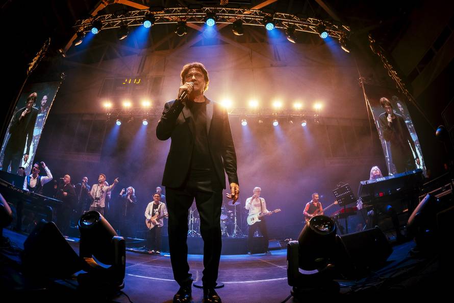 Mjesec dana poslije eksplozije na Dedinju, Čolić najavio veliki koncert u Slavonskom Brodu