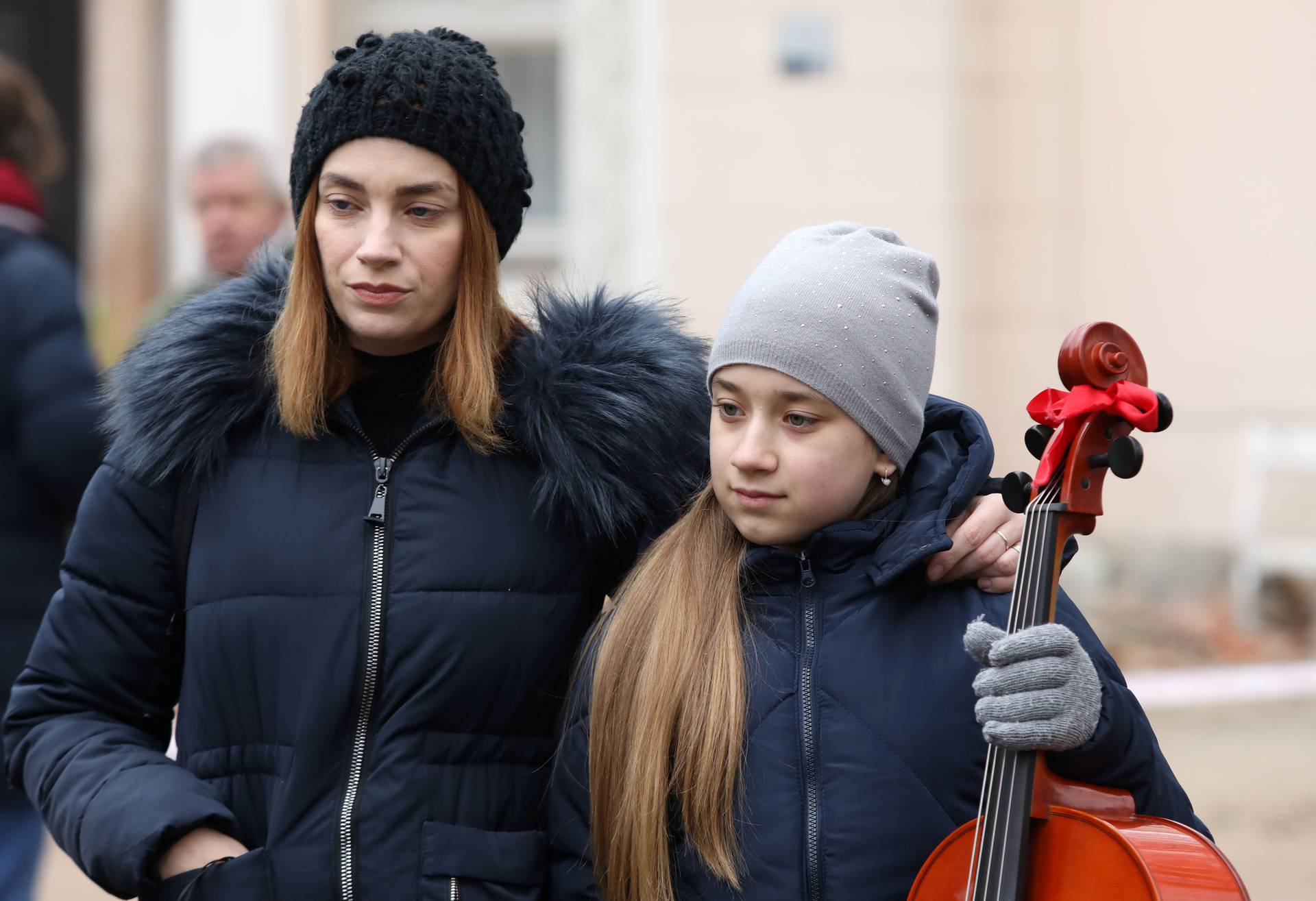 Tužna djevojčica: Nemam gdje svirati, škola nam je stradala...