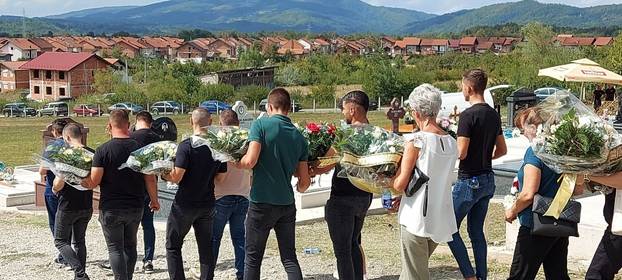 FOTO TUGA U KOTOR VAROŠU Pokopali Draganu (34) koja je poginula u buktinji kod Omiša