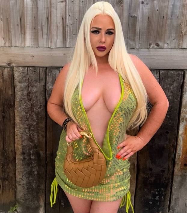 FOTO Bujnoj influencerici ova fobija otežava život: 'Bojim se!'