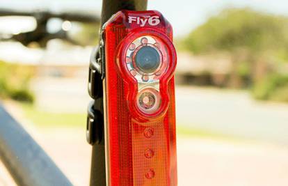 Stražnje svjetlo pazi na vas: Snima HD video iza biciklista