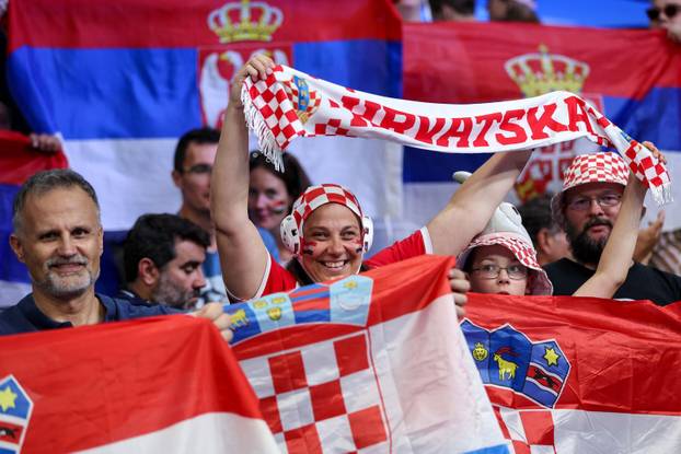 Pariz: Hrvatski navijači uoči finala u vaterpolu između Srbije i Hrvatske
