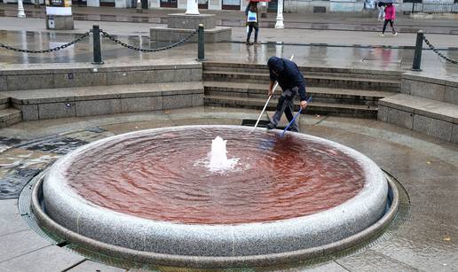 FOTO Zagrep&ccaron;ani u &ccaron;udu: Za&scaron;to je voda u Mandu&scaron;evcu crvena?