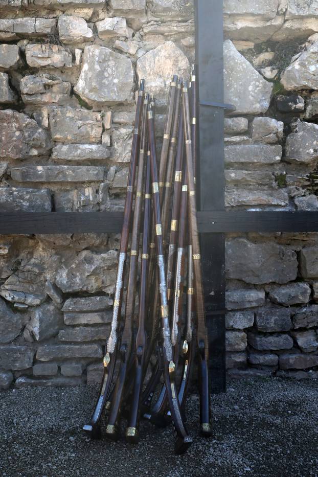 Pula: Mimohod Bokeljske mornarice u Puli