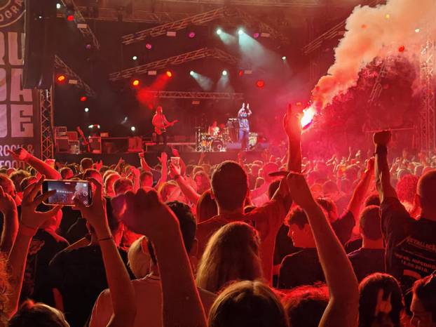 FOTO Sjajnim rock nastupima Brundanje oduševilo više tisuća ljudi u Pivovari Medvedgrad