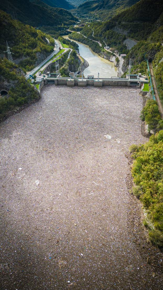 Dolini Neretve prijeti veliko zagađenje, gomila smeća putuje rijekom nakon katastrofe u Jablanici