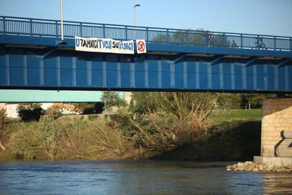 Zagreb:  Bad Blue Boysi transparentom odgovaraju na događaje koji su se desili prethodnih dana