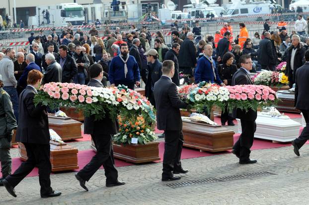 L'Aguila: Sprovod 150 &zcaron;rtava katastrofalnog potresa