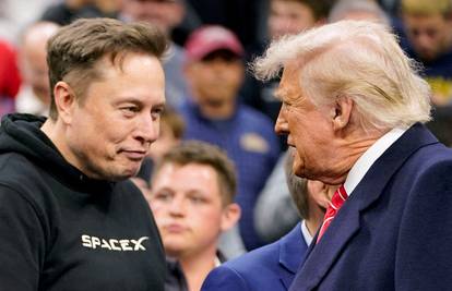 Elon Musk će smanjiti političke troškove, ostaje izvršni direktor Tesle i narednih pet godina