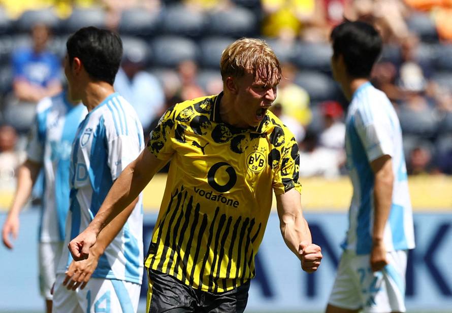 FIFA Club World Cup - Group F - Borussia Dortmund v Ulsan HD