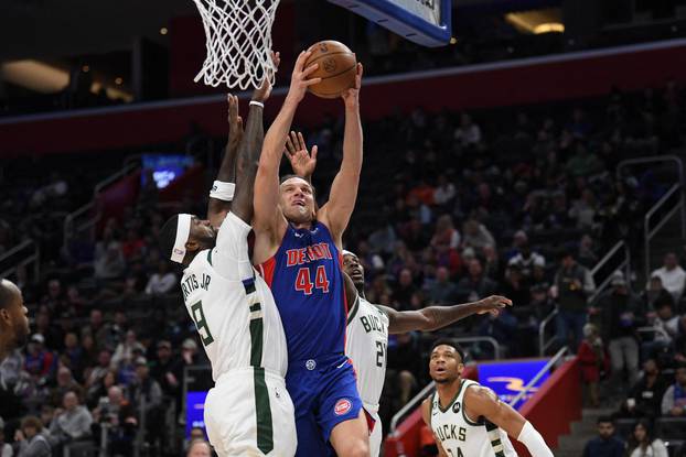 NBA: Milwaukee Bucks at Detroit Pistons