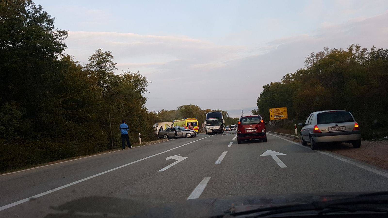 Stravičan sudar auta i busa na Krku: Poginuo vozač BMW-a