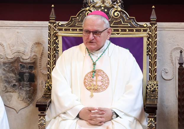 Šibenik: Uskrsnu misu predvodio je biskup Tomislav Rogić