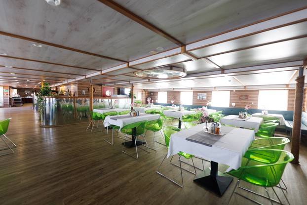 FOTO Zavirite u prvi brod-hotel u Hrvatskoj: Noćenje na ovom brodu u Rijeci ima posebnu čar