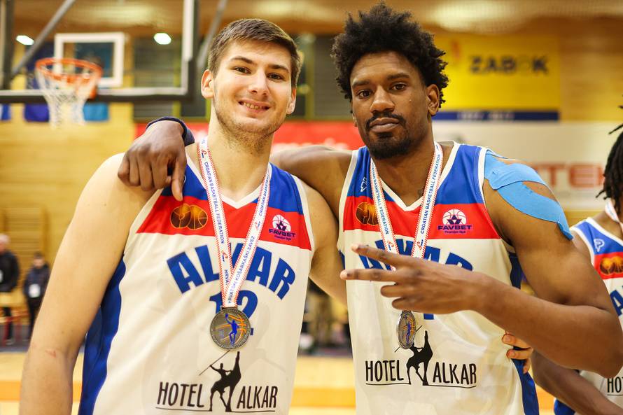 Košarkaši Splita osvojili Kup Krešimira Ćosića, Bulj slavio drugo mjesto sa svojim Sinjanima