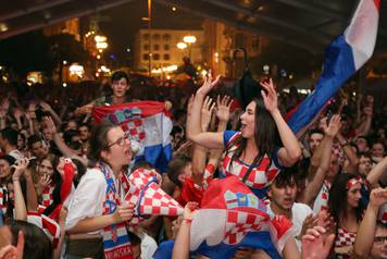 NavijaÄi na Gatu Karoline RijeÄke slave pobjedu Hrvatske u polufinalu Svjetskog prvenstva