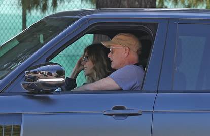 Hanks i Rita se vratili u SAD: Nasmijani su se vozili gradom