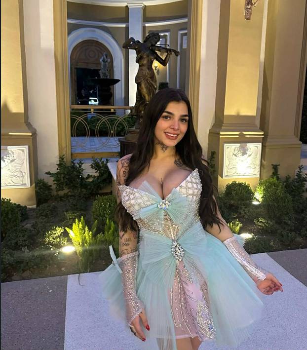 FOTO Zgodna tattoo majstorica ima ludi izazov: 'Tko mi tetovira lice osvoji 10.000 eura!'