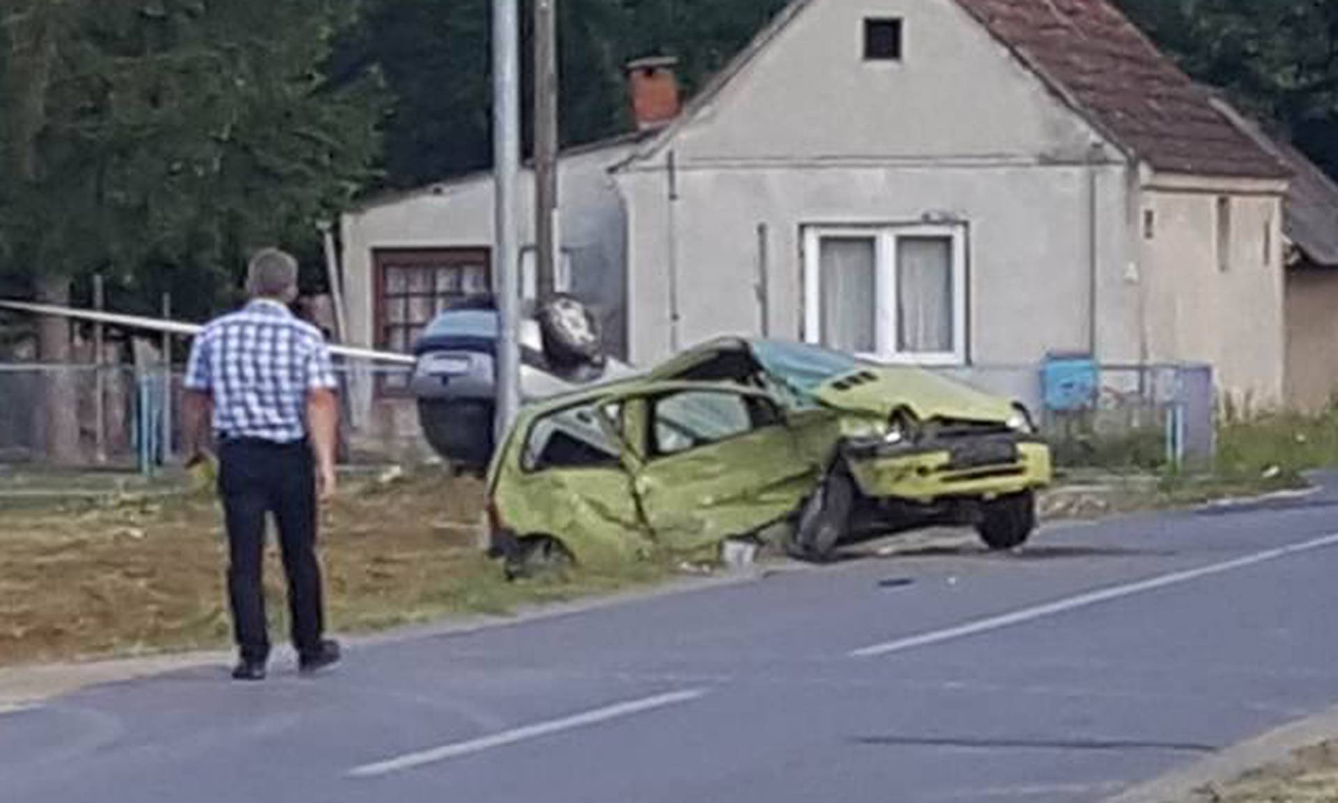 Auti potpuno smrskani: Jedan poginuli u nesreći kod Našica