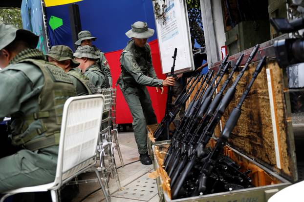 Venezuela holds drills to train citizens in weapon handling