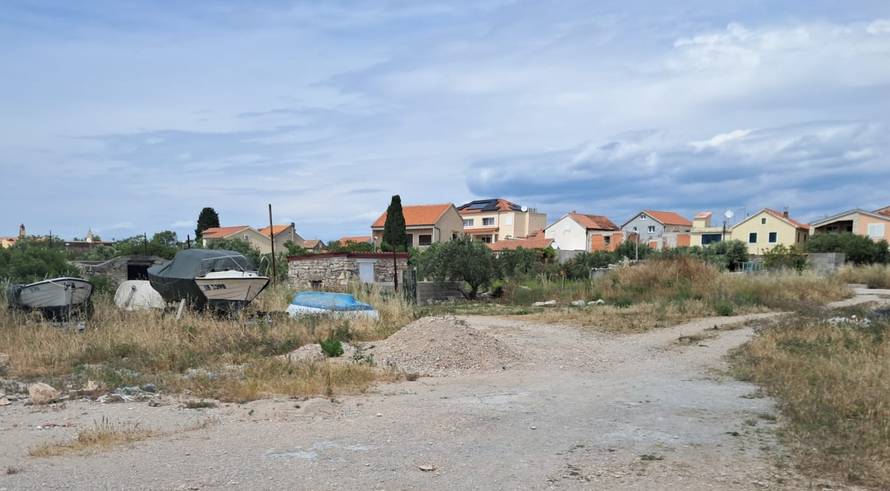 Očajni stanovnici i vikendaši Krapnja: U prirodnoj uvali žele graditi molove i teniske terene