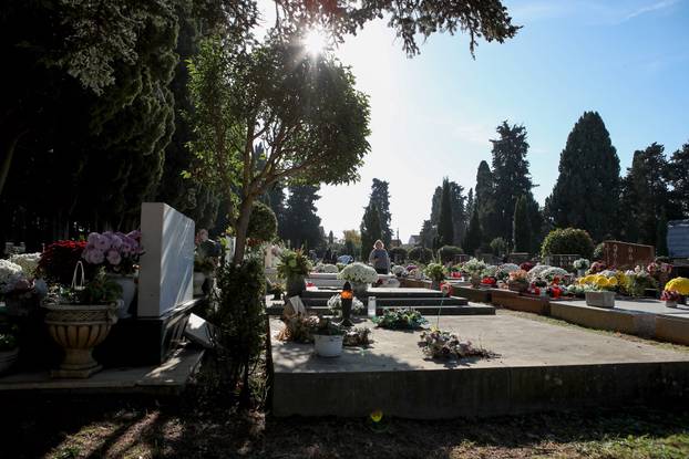 Zadar: Blagdan Svih svetih na Gradskom groblju