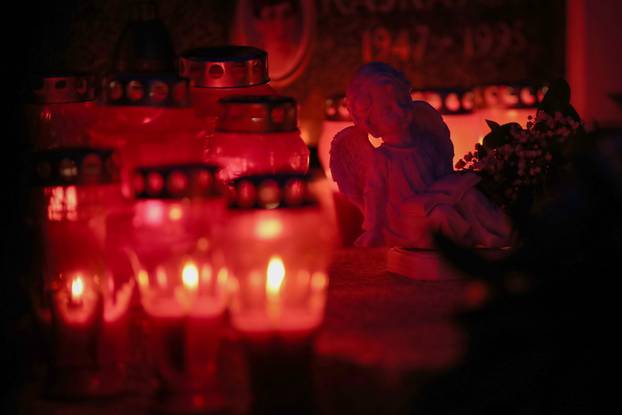 Zadar: Večernji pogled na Gradsko groblje na blagdan Svih svetih